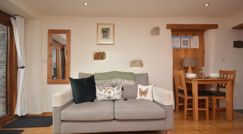 Photo of 1 Bed in Lower Sticker