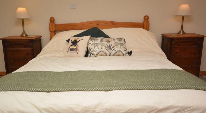 Photo of 1 Bed in Lower Sticker