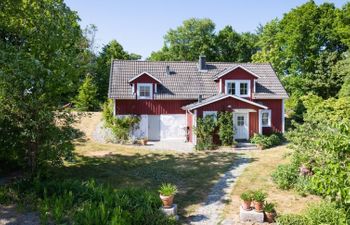 Matvik Holiday Home