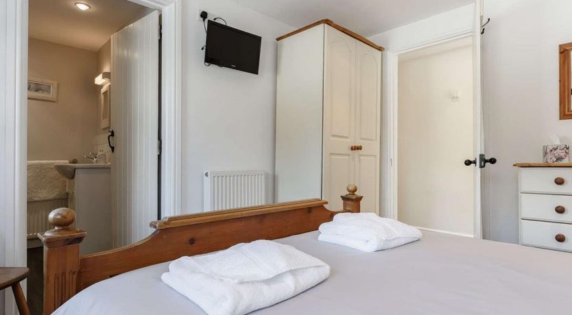 Photo of 2 Bed in Cambrose