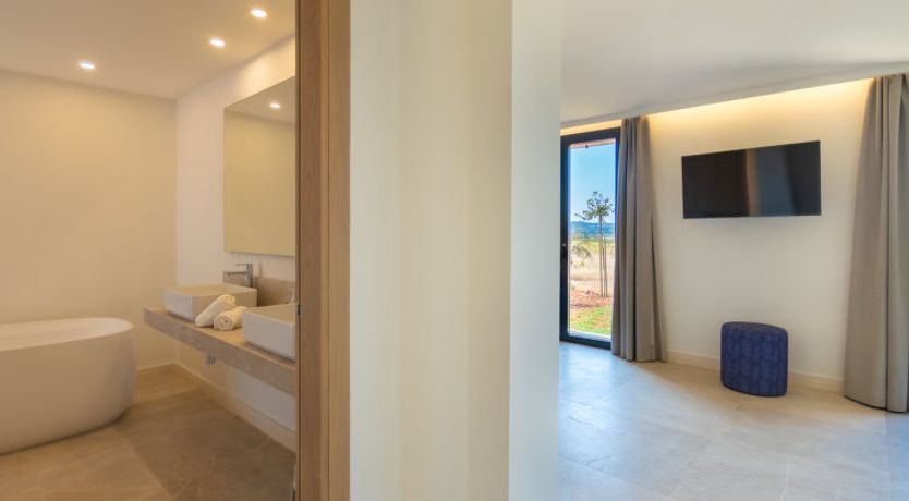 Photo of Can Navarro