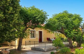 Andela Holiday Home