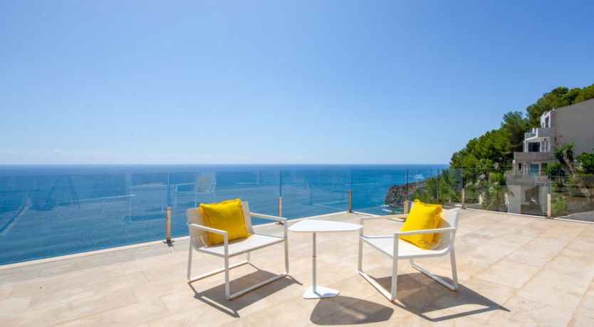 Photo of Emma on the Roc