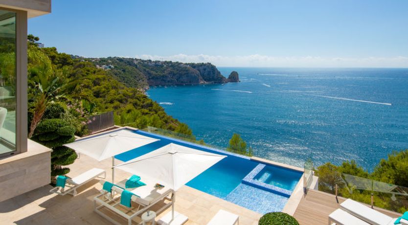 Photo of Emma on the Roc