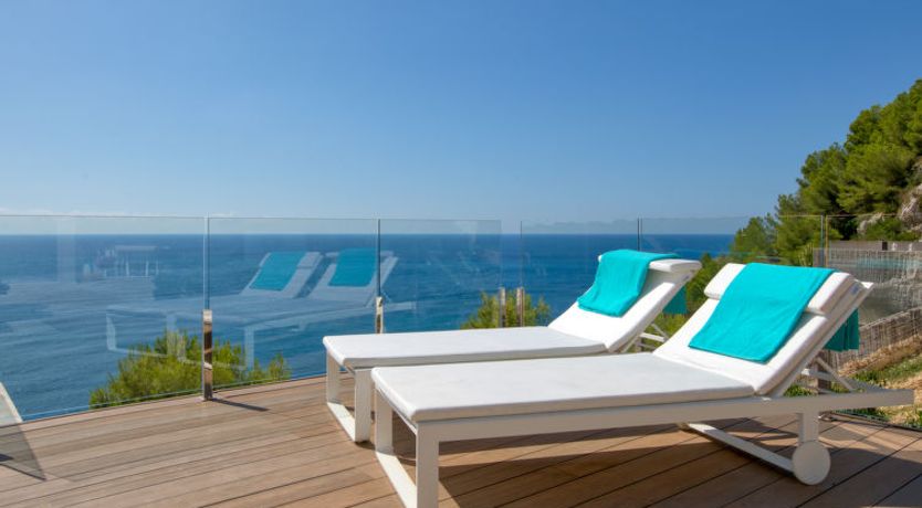 Photo of Emma on the Roc