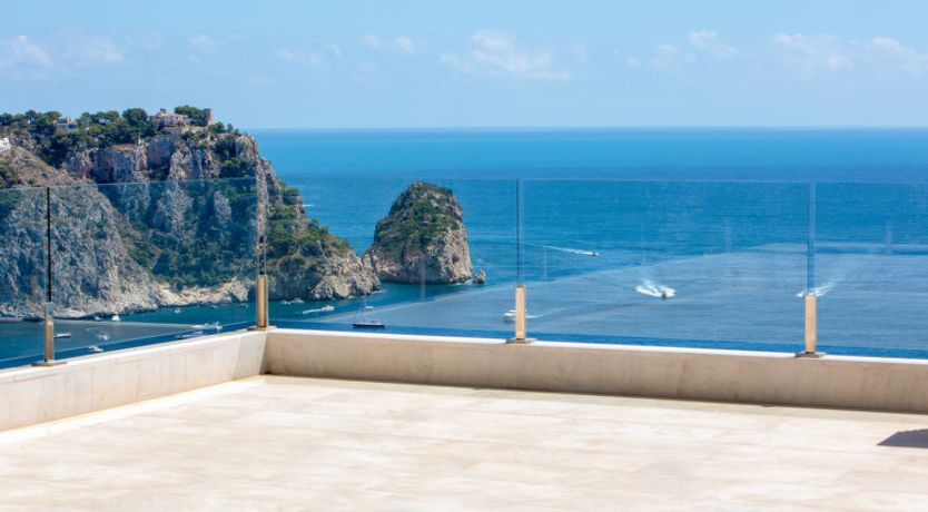 Photo of Emma on the Roc