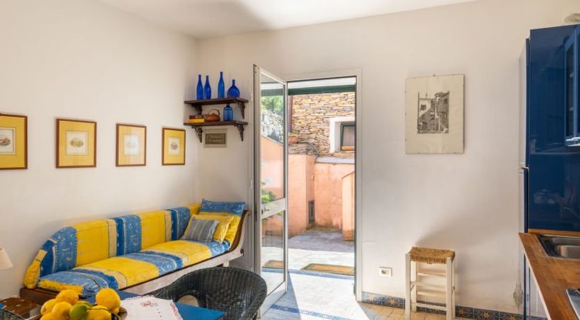 Photo of Laura (DOL281)