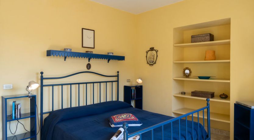 Photo of Laura (DOL281)