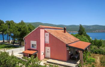 Kata Holiday Home