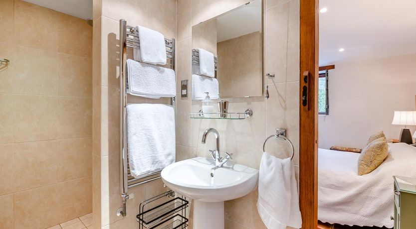 Photo of 5 Bed in Torrington