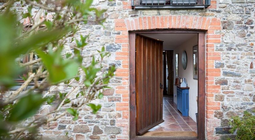 Photo of 5 Bed in Frithelstock