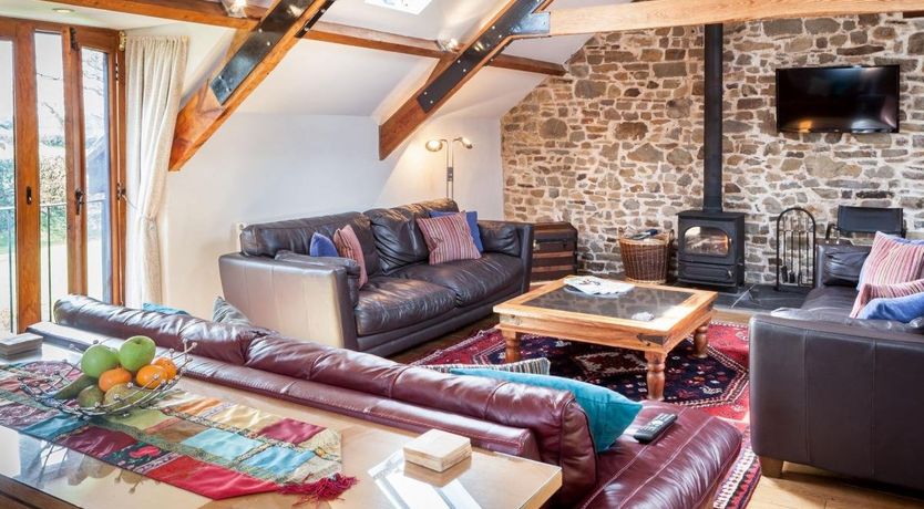 Photo of 5 Bed in Frithelstock