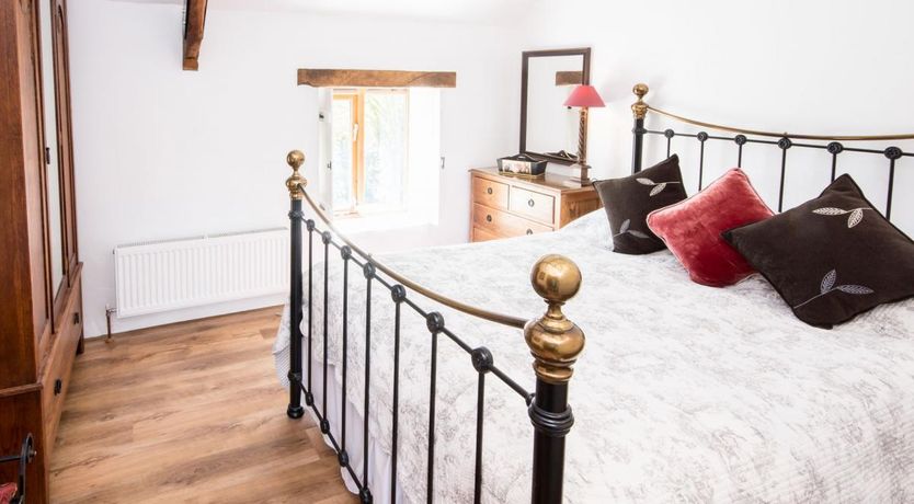 Photo of 5 Bed in Frithelstock