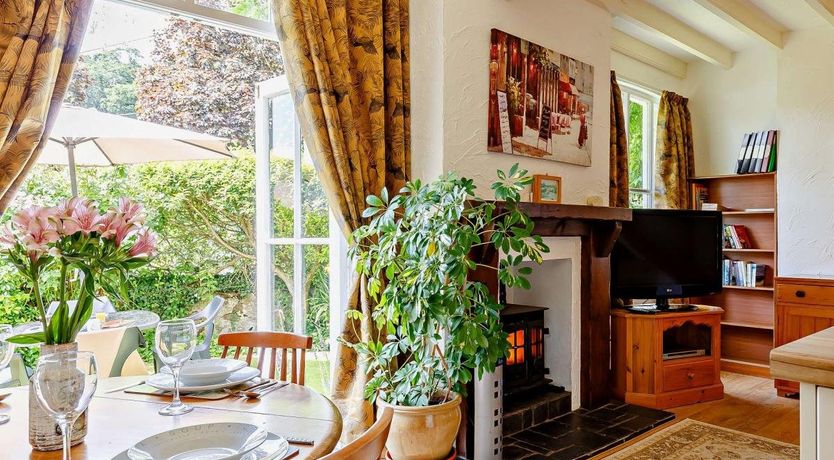 Photo of 2 Bed in Coombe