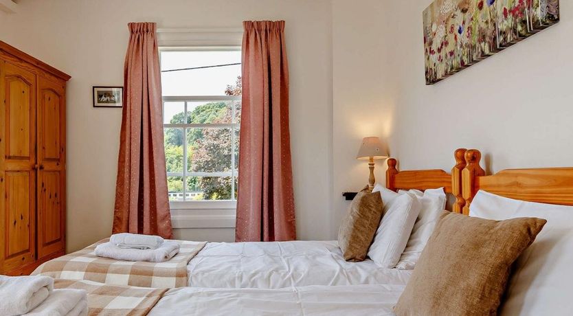 Photo of 2 Bed in Coombe