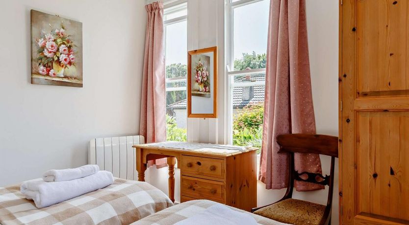 Photo of 2 Bed in Coombe