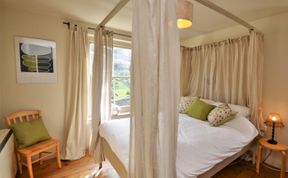 Photo of 2 Bed in Kingsbridge