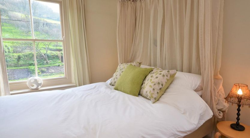 Photo of 2 Bed in Kingsbridge