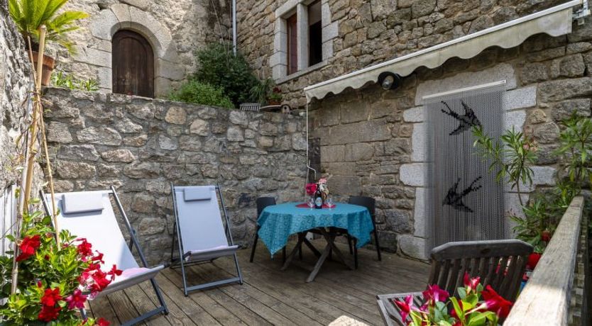 Photo of Le Rouge Borne