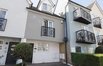 4 Fishermans Wharf Holiday Cottage