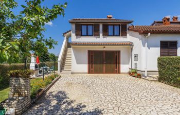 Fabiana Holiday Home