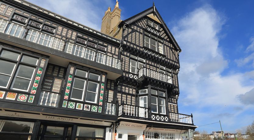 Photo of 2 York House