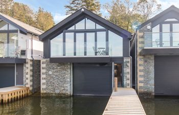 Boathouse on the Lake Holiday Cottage