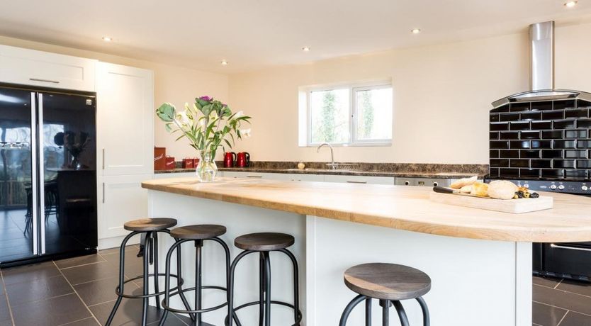 Photo of 7 Bed in Bideford