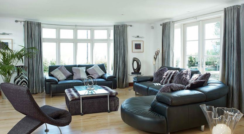 Photo of Hollywood Mansion Killiney