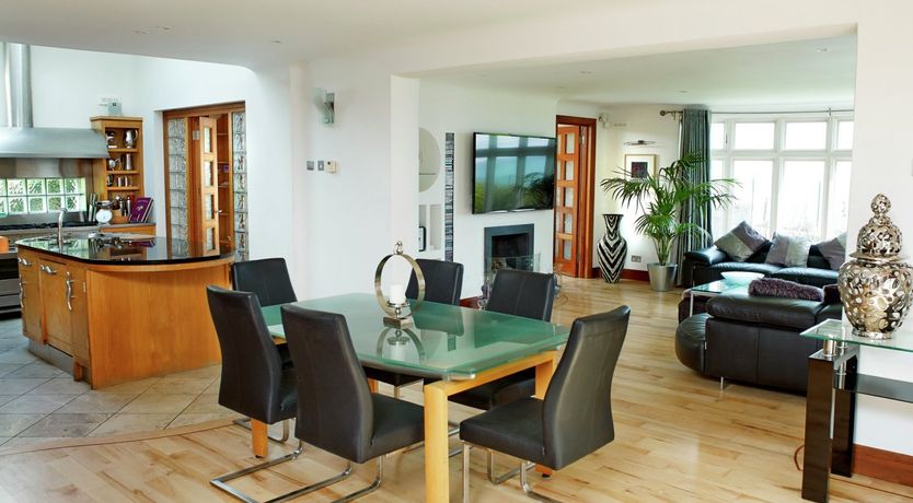 Photo of Hollywood Mansion Killiney