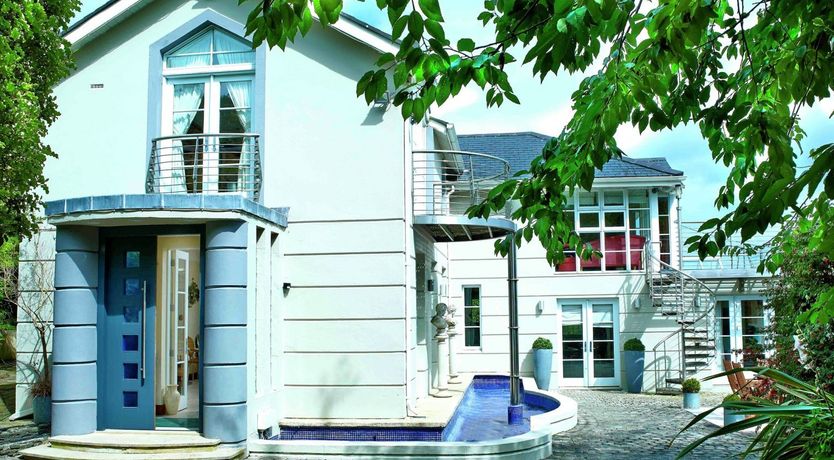 Photo of Hollywood Mansion Killiney