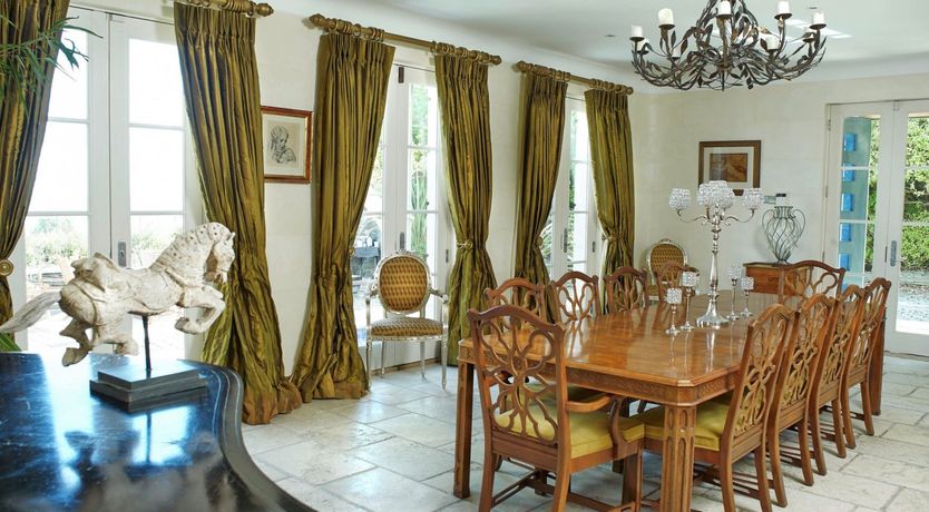 Photo of Hollywood Mansion Killiney