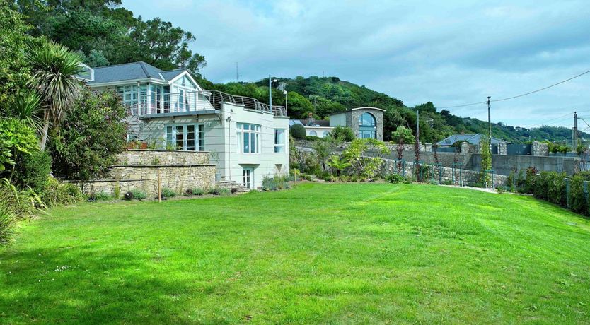 Photo of Hollywood Mansion Killiney