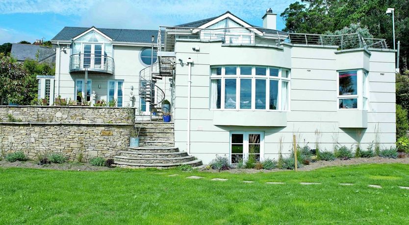 Photo of Hollywood Mansion Killiney
