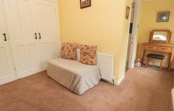 Red Squirrel Cottage, 5 Biddlestone Holiday Cottage