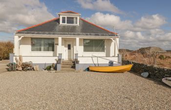 Coed Llai Holiday Home