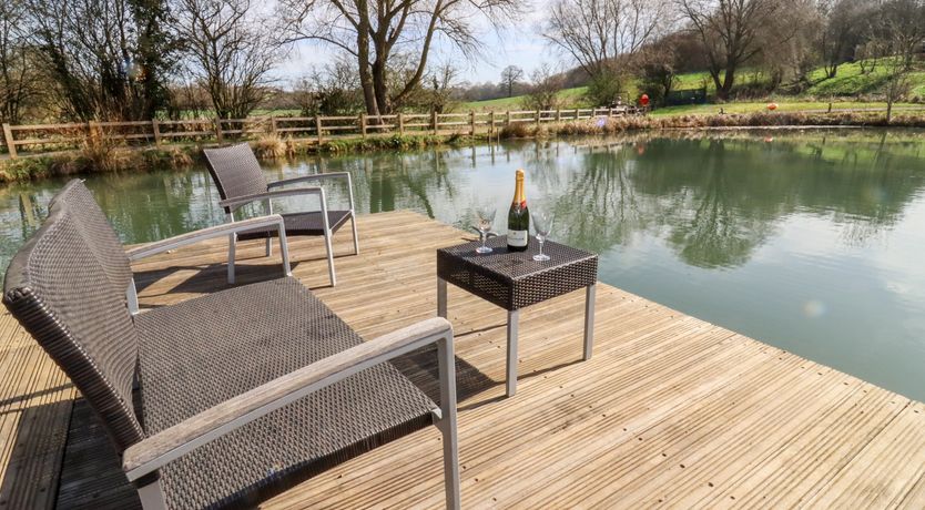 Photo of Acorn Lodge At Bridge Lake Farm & Fishery