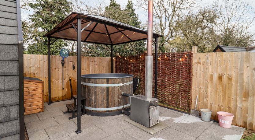 Photo of Acorn Lodge At Bridge Lake Farm & Fishery