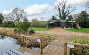 Photo of Acorn Lodge At Bridge Lake Farm amp; Fishery