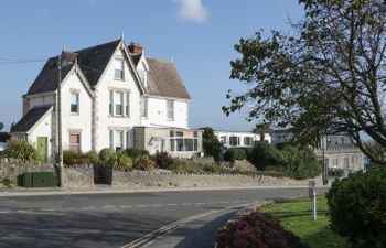 The Beach House Holiday Cottage