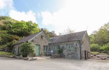 Glyn Yr Efail Holiday Cottage