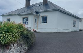 Photo of cottage-in-derrybeg