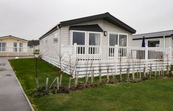 3 bedroom Lodge at Pevensey Bay Holiday Cottage