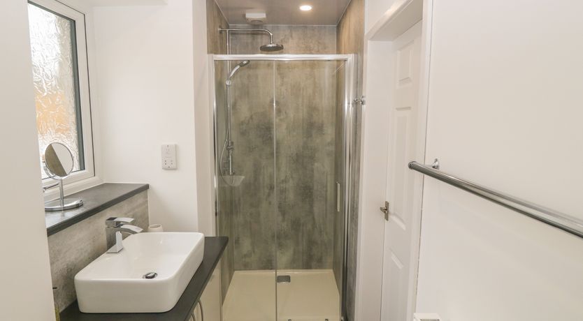 Photo of Tyddyn Sianel - Derw