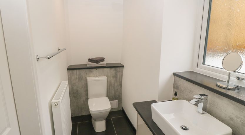 Photo of Tyddyn Sianel - Derw