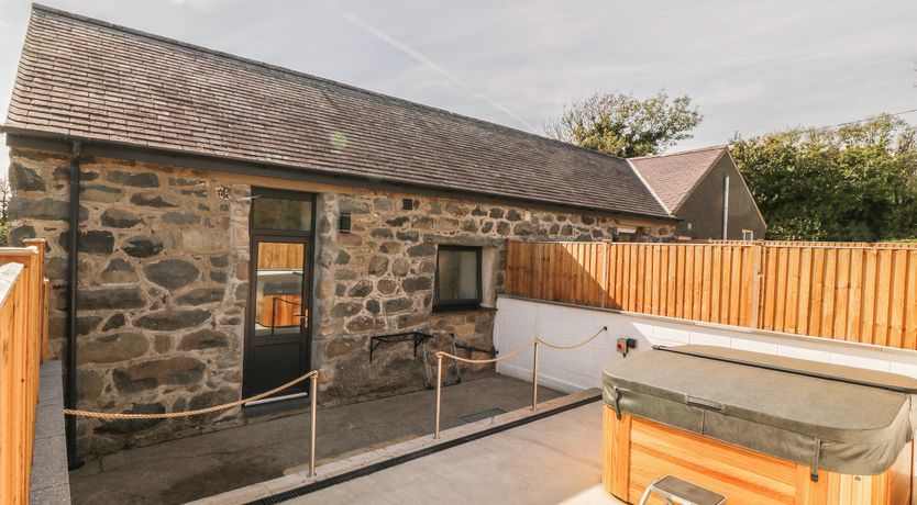 Photo of Tyddyn Sianel - Derw