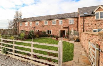 Oulton Barn House Holiday Cottage