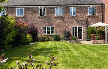 Oulton Barn House Holiday Cottage