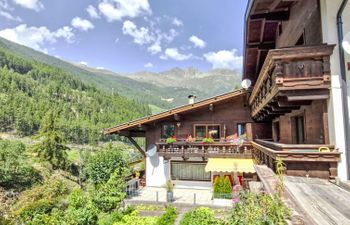 Pult Holiday Home