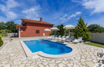 Maric Holiday Home
